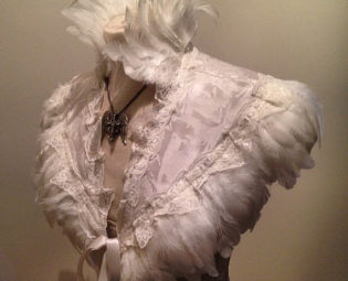 Stunning Ivory Cream Feather Cape Wrap Gothic Vintage Steampunk Wedding Bridal  SNOW QUEEN steampunk buy now online