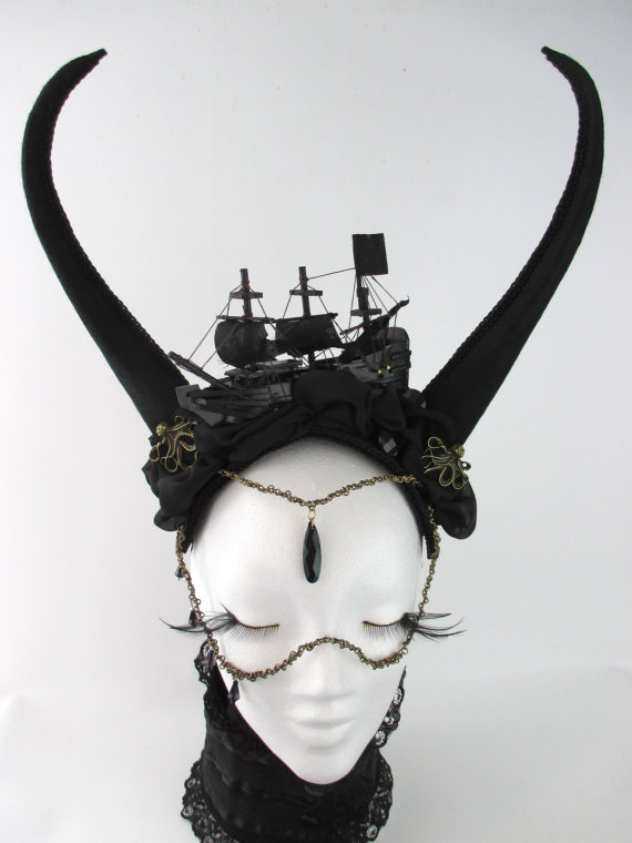 Pirate Ship Headdress horns headdress black Gothic Vampir Fantasy Fascinator by KopfTraeume steampunk buy now online