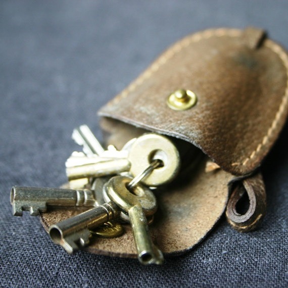 Keys to paradise... Vintage rescued keyring. by MademoiselleChipotte steampunk buy now online