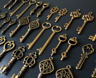 Keys to the Kingdom - Skeleton Keys - 75 x Vintage Keys Antique Bronze Brass Skeleton Keys Old Skeleton Set by thejourneysend steampunk buy now online