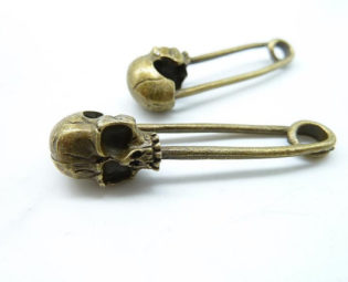 Skull Charm -10pcs 14x50mm Antique Bronze Skull Brooch Shape Charm Pendant (Can not Open) C7124 by Midnightdiy steampunk buy now online