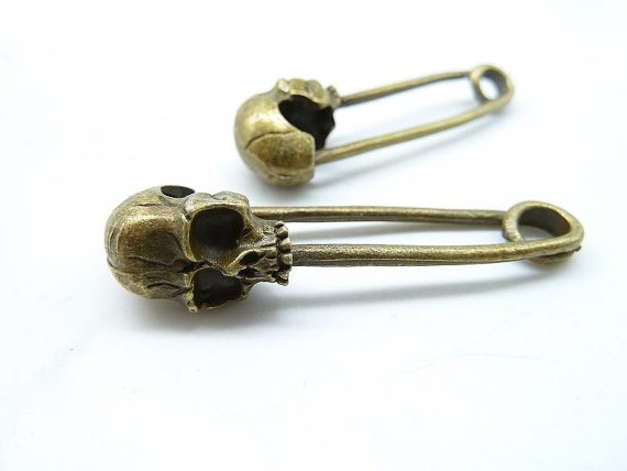 Skull Charm -10pcs 14x50mm Antique Bronze Skull Brooch Shape Charm Pendant (Can not Open) C7124 by Midnightdiy steampunk buy now online