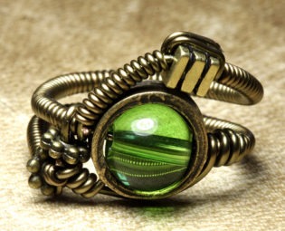 Steampunk Jewelry made by CatherinetteRings: Ring green Quartz steampunk buy now online