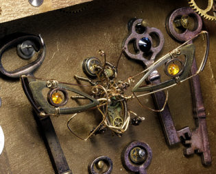 Steampunk cicada sculpture in Skeleton key Frame steampunk buy now online
