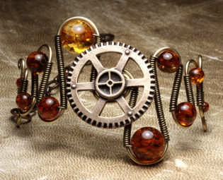 Steampunk jewelry Bracelet made by CatherinetteRings - Amber and large gear steampunk buy now online