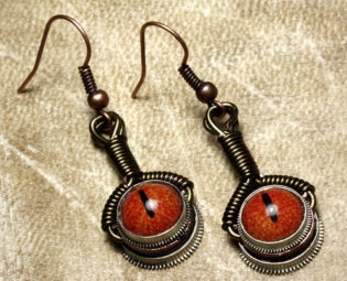 Steampunk Jewelry made by CatherinetteRings: Earrings with Taxidermy reptile glass eyes and clock parts steampunk buy now online