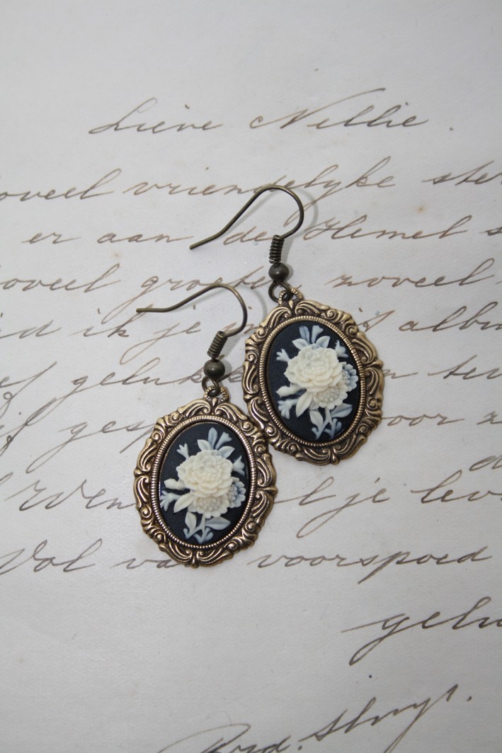 BLACK FLOWER cameo earrings - Gothic victorian vintage style - steampunk buy now online