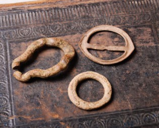 SALE...25% off... Set of 3 Vintage brass rings, belt buckles, primitive finding steampunk buy now online