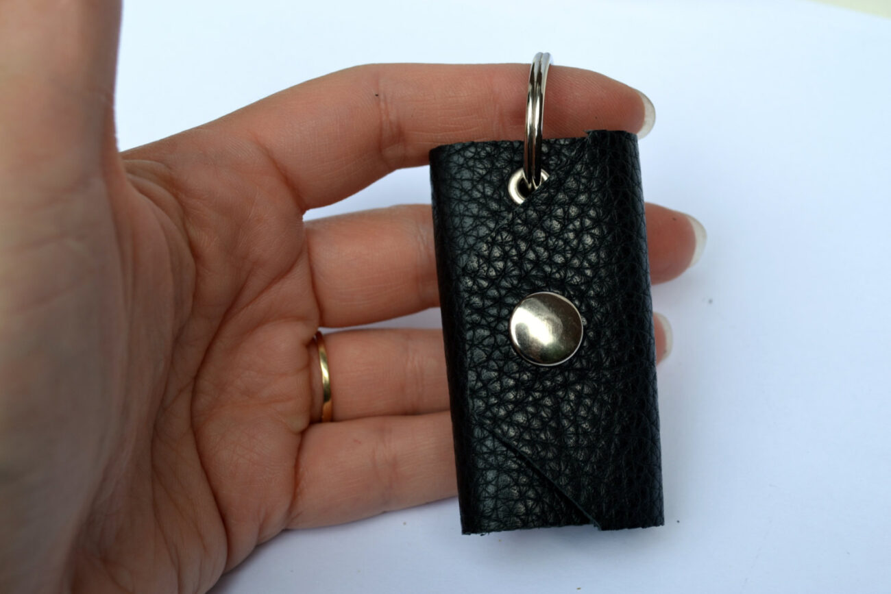 Black leather case / keychain for loyalty shopping cards steampunk buy now online