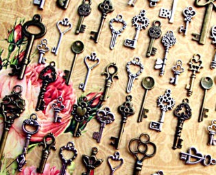 122 New Skeleton Keys Brass Charms Jewelry Steampunk Wedding Beads Supplies Pendant Set Collection Reproduction Vintage Antique Look Crafts steampunk buy now online