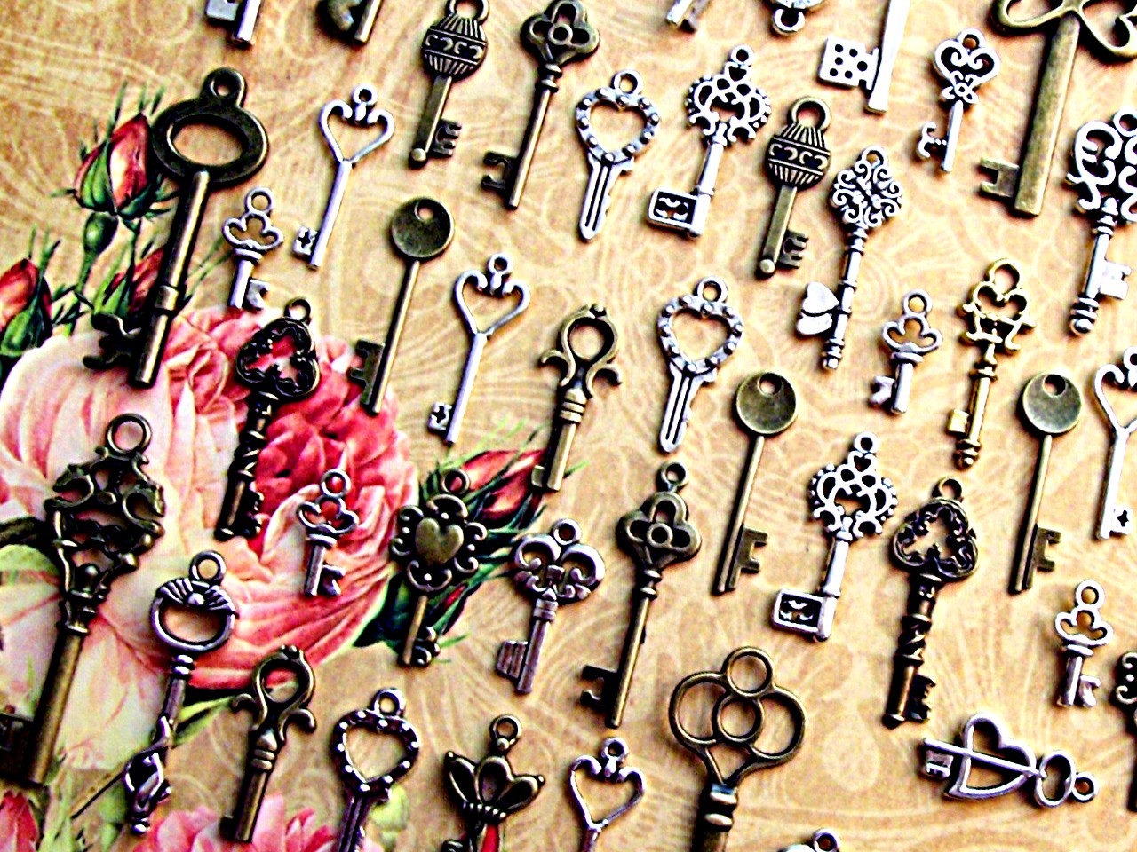 122 New Skeleton Keys Brass Charms Jewelry Steampunk Wedding Beads Supplies Pendant Set Collection Reproduction Vintage Antique Look Crafts steampunk buy now online