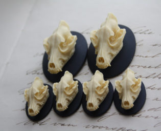 Wolf Skull Cameo Cabs Resin Cabochon Taxidermy Animal Steampunk Gothic Goth Skull Black Ivory Werewolf 40x30mm and 25x18mm 6 PIECES steampunk buy now online