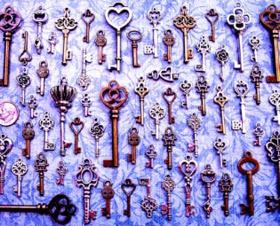 136 Bulk Lot Skeleton Keys Vintage Antique Look Replica Charm Jewelry Steampunk Wedding Bead Supplies Pendant Collection Reproduction Craft steampunk buy now online