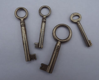 Vintage Keys, Steampunk, Shiny Keys, Home Decor, Key Ring, Steampunk Supplies, Jewellery Project, Old Keys, Small, 4 Keys, ref 17.3a steampunk buy now online