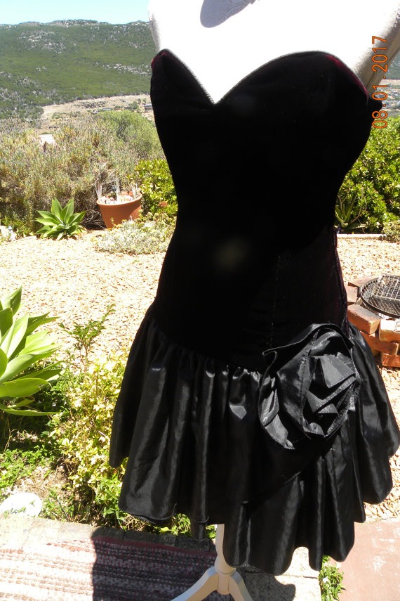 Stunning black velvet and sateen vintage dress size uk 8 usa 6, gothic, steampunk, larp, cosplay by MidnightMaidens steampunk buy now online