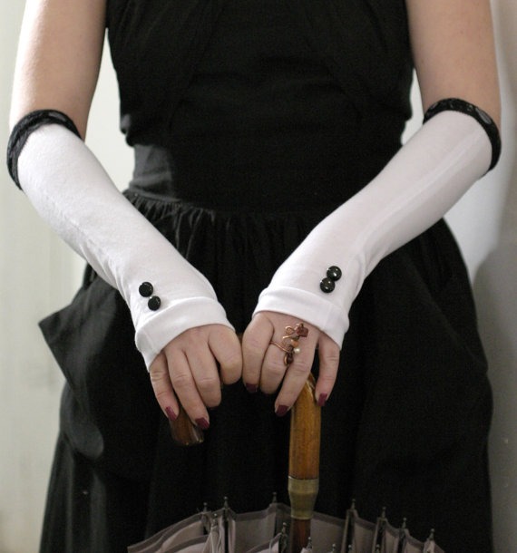 White gloves with black lace and shiny vintage buttons - Wedding Gothic Steampunk Alice Lolital Chic Classic Retro fingerless by WearMeUp steampunk buy now online