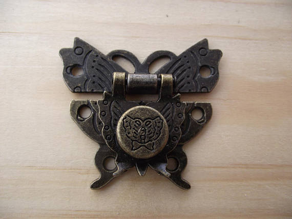 1 suitcase lock, antique bronze butterfly. 5.1 cm x 4.6 cm by ValerieB84 steampunk buy now online