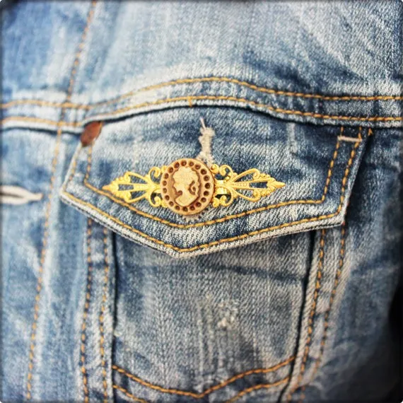Steampunk Broche "Camée " by ChezLaPetiteSouris steampunk buy now online Steampunk Broche "Camée " by ChezLaPetiteSouris steampunk buy now online