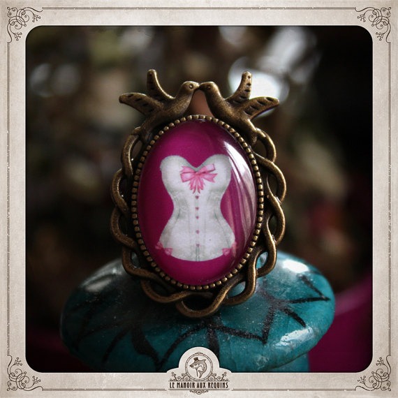 White and pink CORSET burlesque adjustable bronze cabochon and birds BGCB053 18x25mm glass ring by LeManoirAuxRequins steampunk buy now online White and pink CORSET burlesque adjustable bronze cabochon and birds BGCB053 18x25mm glass ring by LeManoirAuxRequins steampunk buy now online