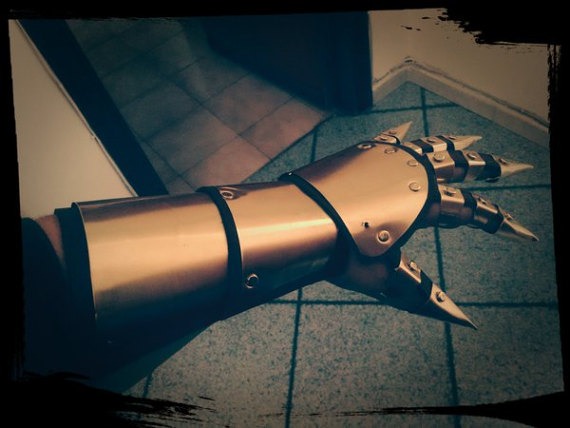 Steampunk Fantasy Vampire armor gauntlet glove hand cosplay by ProgettoSteam steampunk buy now online Steampunk Fantasy Vampire armor gauntlet glove hand cosplay by ProgettoSteam steampunk buy now online