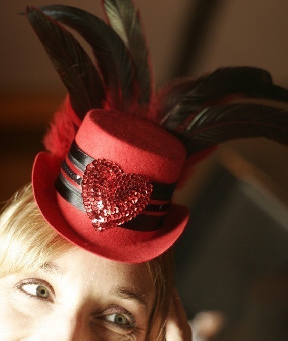 Queen of Hearts Red Burlesque Mini Top Hat fascinator with feathers for Valentine's Day by olgaitaly steampunk buy now online