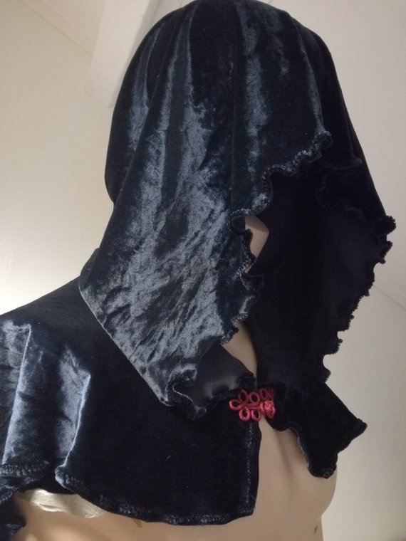 Victorian-style black velvet hooded capelet - steampunk/goth by PeacockintheSnow steampunk buy now online