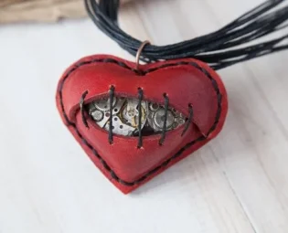 Steampunk broken heart pendant necklace, Gothic jewelry by IKLeatherBag steampunk buy now online