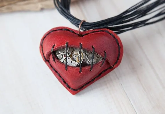 Steampunk broken heart pendant necklace, Gothic jewelry by IKLeatherBag steampunk buy now online Steampunk broken heart pendant necklace, Gothic jewelry by IKLeatherBag steampunk buy now online