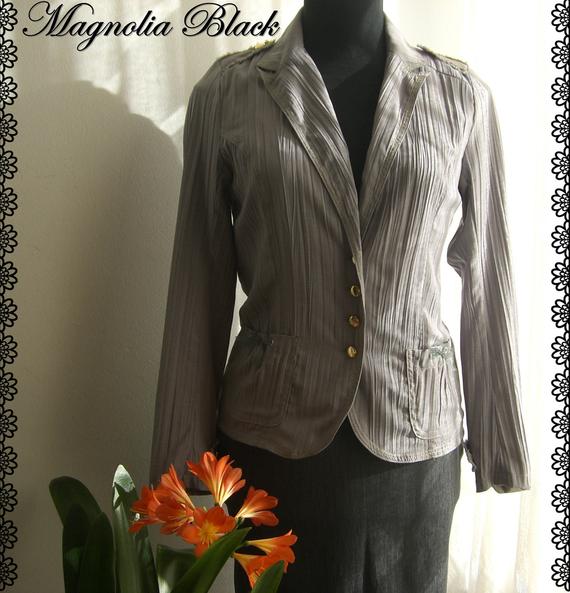 Military chic -Circus -Steampunk - Pirate - Fashion -Crash fabric -Cool jacket- Grey jacket with crinkle effect fabric and golden- Magnolia by magnoliablack steampunk buy now online