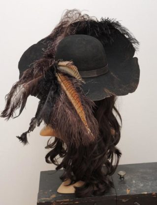 Barbossa Pirate Hat//Pirate hat//Barbossa steampunk//Gothic//black felt hat with feathers/LARP accessory mask spell black by Maskenzauber steampunk buy now online