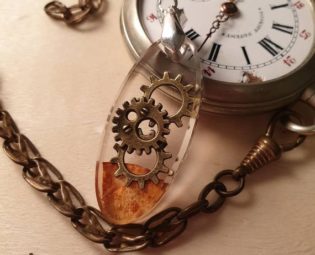 Designer resin pendant, steampunk autumn leaf, oval, handmade jewelry Atelier Louve Blanche by AtelierLouveBlanche steampunk buy now online