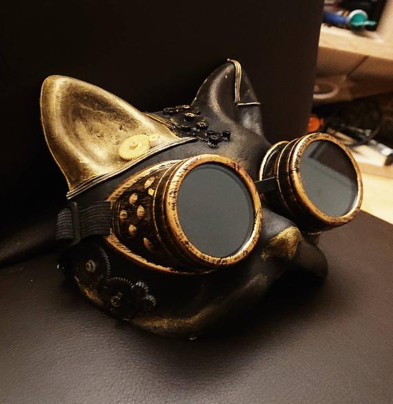 Masque de kitsune japonais steampunk avec lunettes de soudure,noir et doré by PixelnVoxel steampunk buy now online