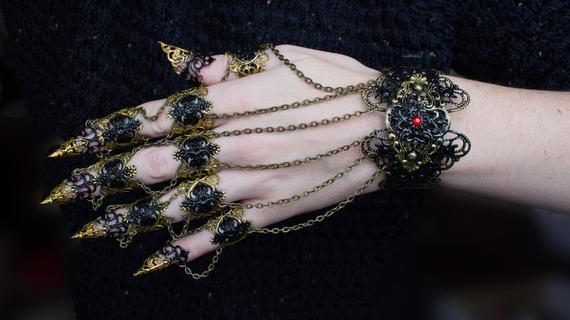 Ebony Armour - Claw Rings - Full hand set - BDSM Claws - Gothic Vampire Jewellery - Nail Ring - Halloween Costume - Festival jewelry by ArmaMedusa steampunk buy now online