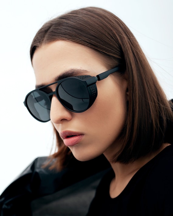 Side shield sunglasses for men, women in black matte with polarized lenses UV400 by KLASSGLASS steampunk buy now online