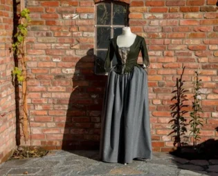 Claire Fraser cosplay dress, movie cosplay, claire cosplay dress, 18th century clothing, claire costume, cosplay costume, costumes for women by Gewandfantasien steampunk buy now online