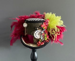 Mini top hat, Alice in wonderland mini top hat, white rabbit diorama hat, mad hatter hat, tea party hat, tea hat, medium by DreamsHead steampunk buy now online